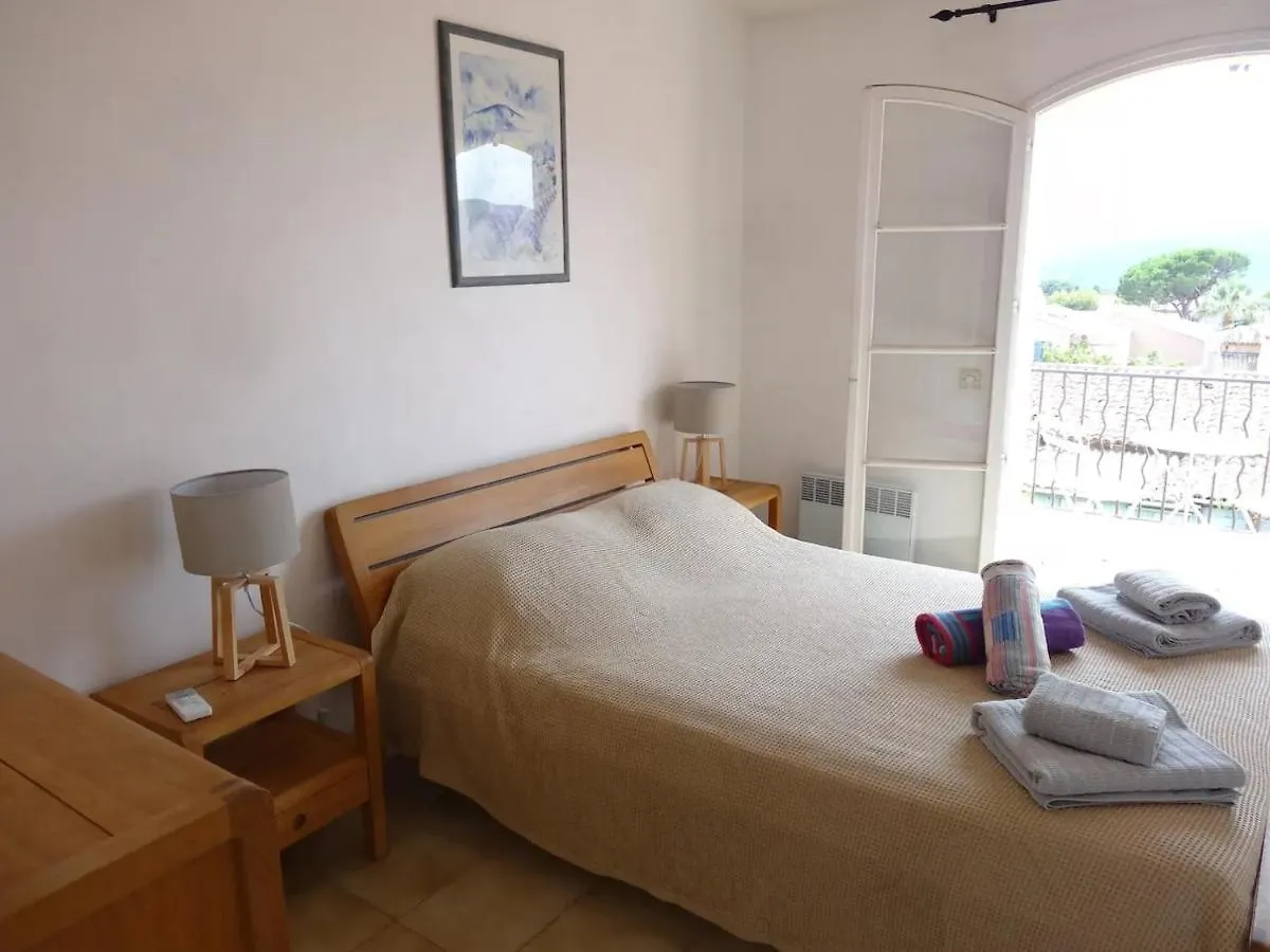 Boutique Villa With Shared Pool, Air Con, Wifi, Tv Le Plan-de-la-Tour 0*,  France